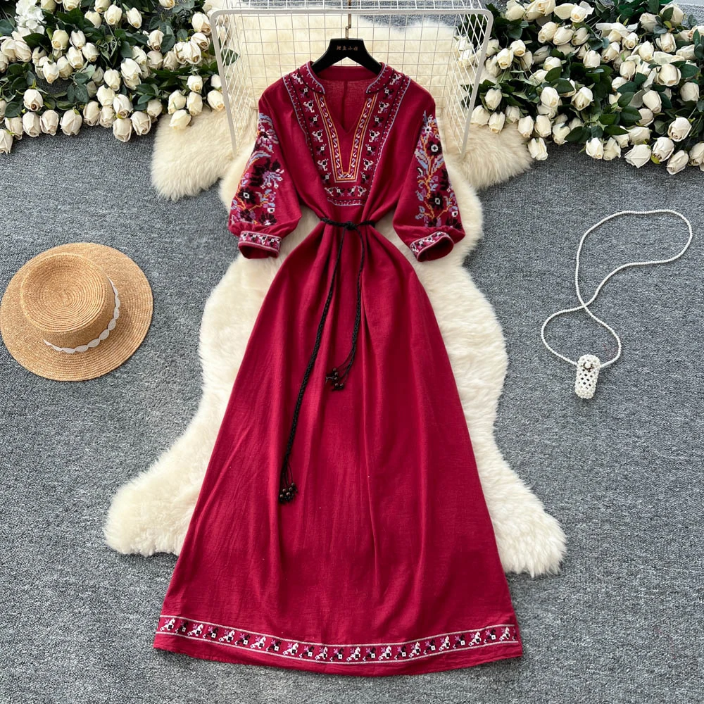 Damen-Kleid, schick, elegant, bestickt, schlank, figurbetont, sexy Abendmode, Damenbekleidung
