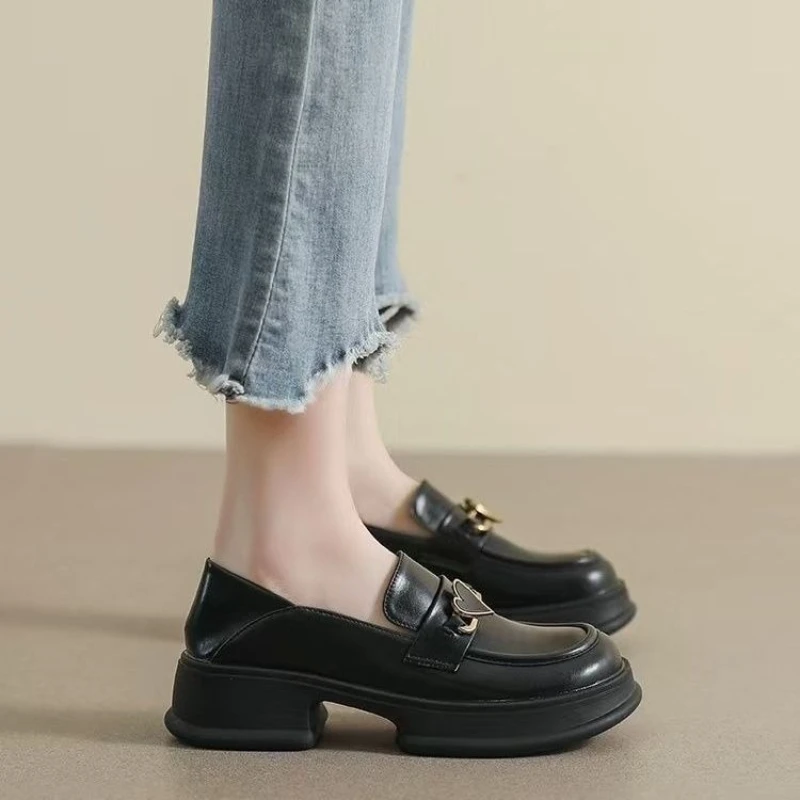 

Elegant Women's Leather Shoes Classic Loafers with Heart Details Soft Soled Comfortable Footwear Vintage British School Style