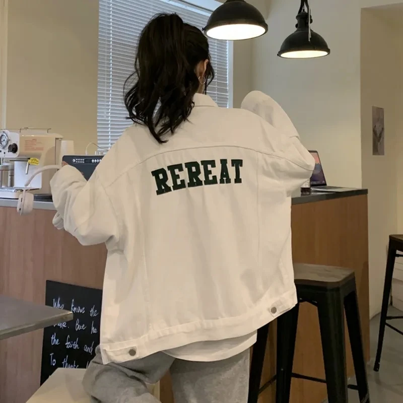 

Винтажная джинсовая куртка с вышивкой букв, женская верхняя одежда, весенне-осенняя модная студенческая свободная повседневная джинсовая куртка, уличная одежда