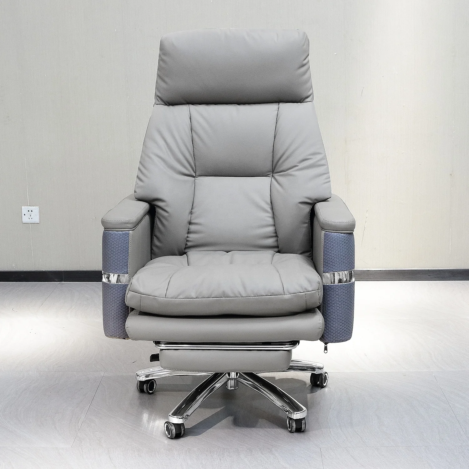 Quality Office Furniture Supplier Manager Leather Swivel Executive Chair with High Back Backrest