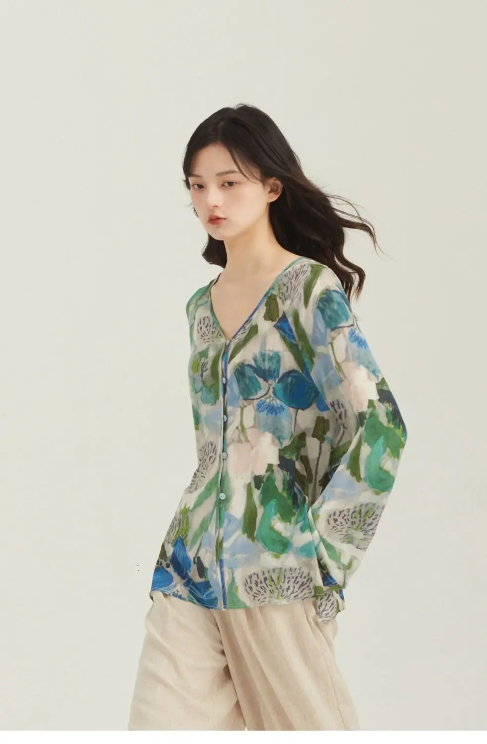 Anyan 2024 Summer New High End Beautiful and Romantic Watercolor Printed Imitation Silk Double Crepe V-neck Shirt for Women