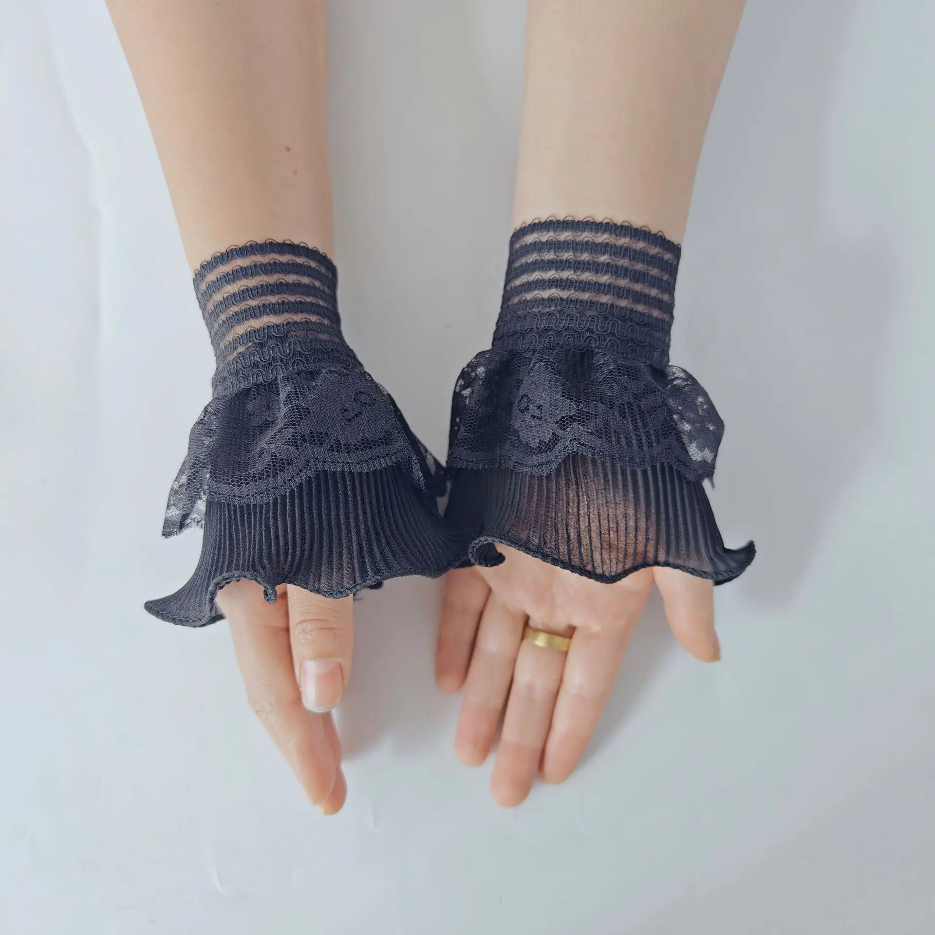 Korean version autumn and winter double-layer fake sleeves beautiful lace hollow lace cuffs decorative jewelry sleeves splicing