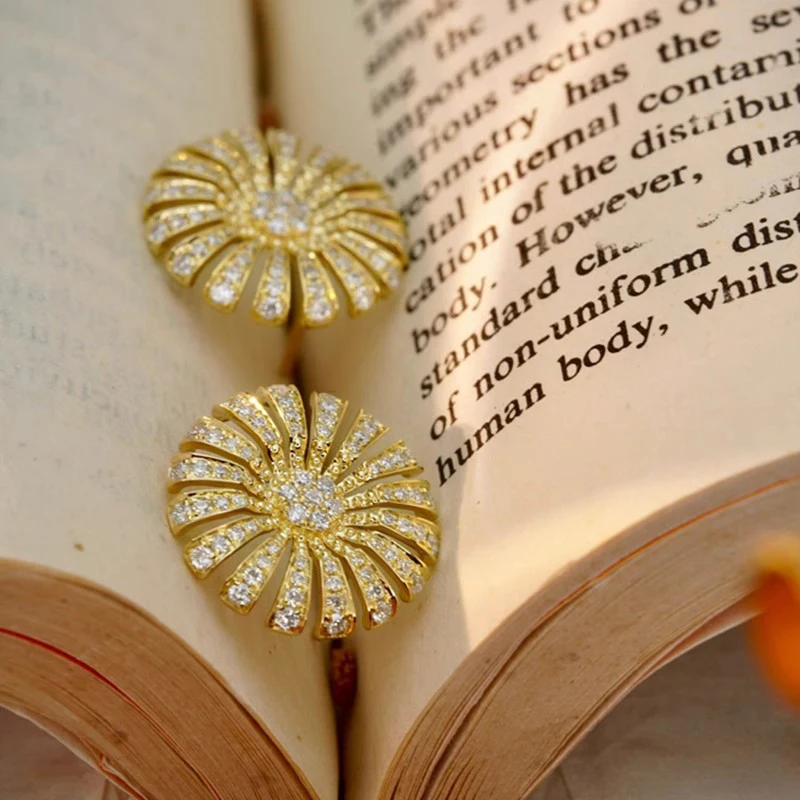 Huitan Graceful Gold Color Flower Earrings Lady Shiny Zirconia Jewelry for Engagement Aesthetic Ear Stud Accessories for Wedding