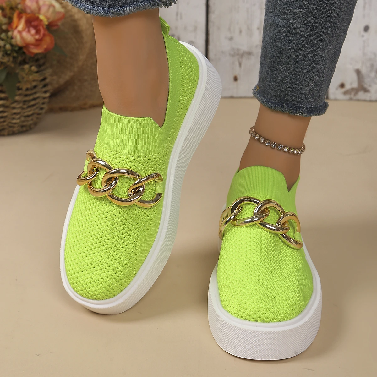 2024 Ladies Spring New Fashion Metal Chain Designer Flats Casual Walking Shoes Women Platform Shoes Big Size Women Mesh Shoes