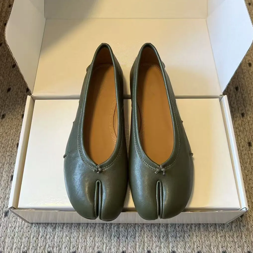 High Quality Niche Leather Women's Split Toe Shoes Flat Bottom Comfortable Single Shoes Wrinkled Pig Hoof Shoes Large 42