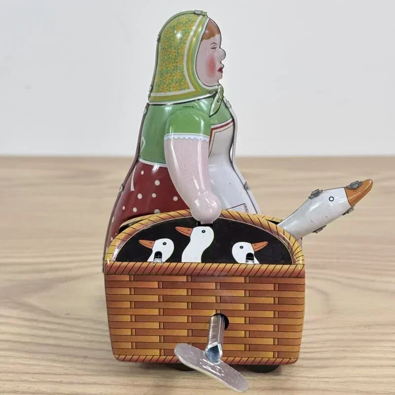 Walking Tin Farmer Robot Woman with The Goose Clockwork Toy Classic Collection Retro Wind Up Toy MetalMechanical Toy Gift
