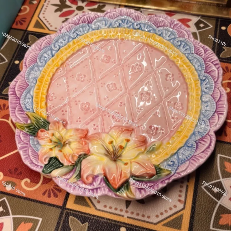 

Керамическая тарелка ручной работы в стиле ретро с розовой лилией (подглазурная роспись) – Десертная тарелка и подарок