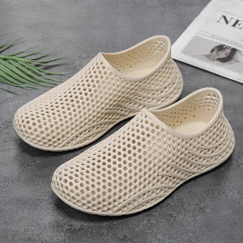 New beach sandals perforated shoes men's anti slip work shoes summer garden shoes water shoes ultra light outdoor walking shoes