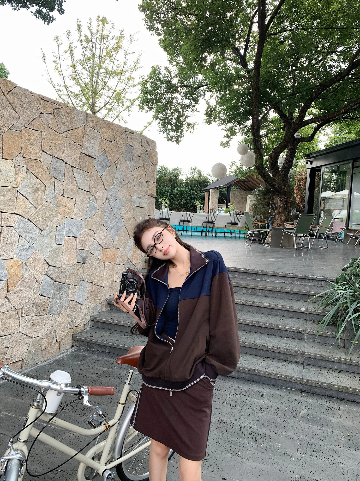 

Комплект Lilylikes Miu Series: молодежная толстовка на молнии с цветными вставками и юбка, повседневный модный комплект для женщин, осенняя коллекция