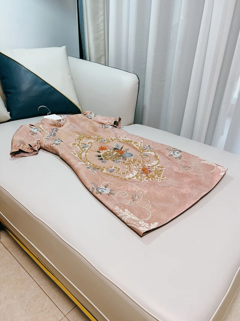   Rétro chinois Sle ort Dr Young rose Ele broderie fente basse usage quotidien fibre de Polyester