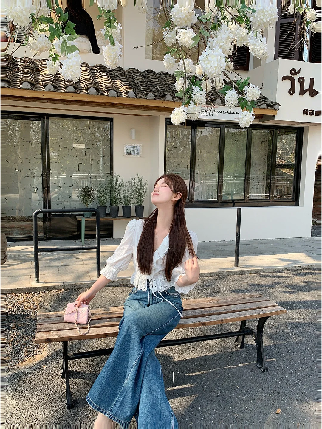 

Cute Style V-Neck Hollow out Shirt Women's White Spring Summer Short Sleeve Blouse Floral Design Waist-Cinching Cardigan