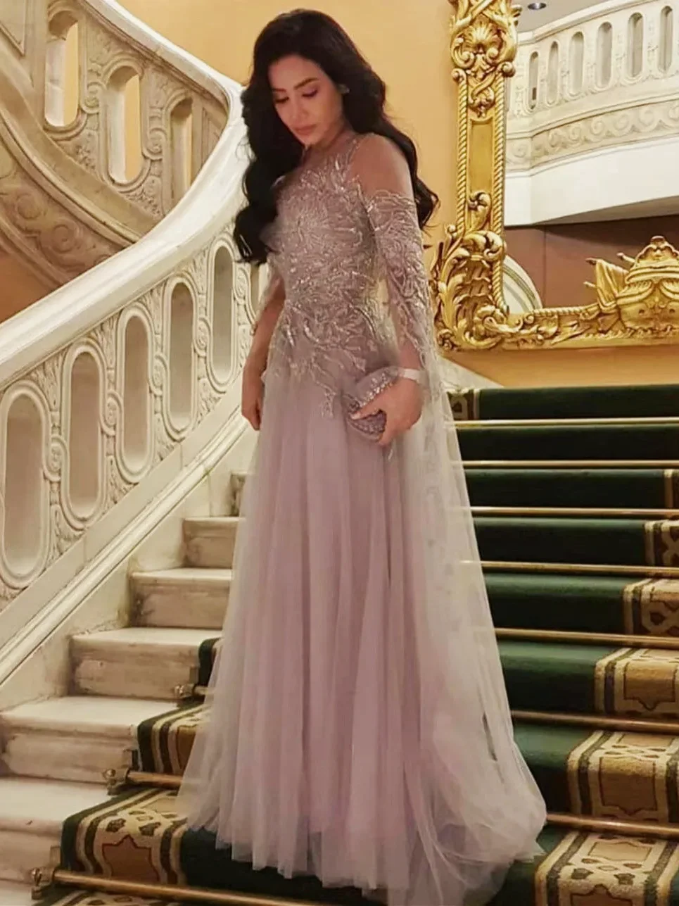 Oisslec Saudi Arabia Women Celebrity Carpet Dresses Sheer Crew Neck Prom Dress Lace Applique Long Sleeves Tulle Evening Gowns