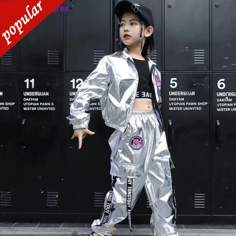 Серебряная куртка в стиле хип-хоп для мальчиков, джазовые брюки для девочек, комплект одежды, детские костюмы для уличных танцев с блестками, блестящая детская уличная одежда для подростков Серебряная куртка в стиле хип-хоп для мальчиков, джазовые брюки для девочек, комплект одежды, детские костюмы для уличных танцев с блестками, блестящая детская уличная одежда для подростков