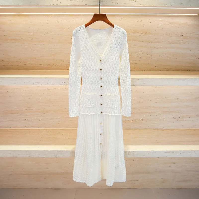 추지에 2025 가을 프렌치 스타일 니트 드레스 - 화이트 레이스 컷아웃 V넥 골드 버튼 슬림핏 우아한 오피스 드레스