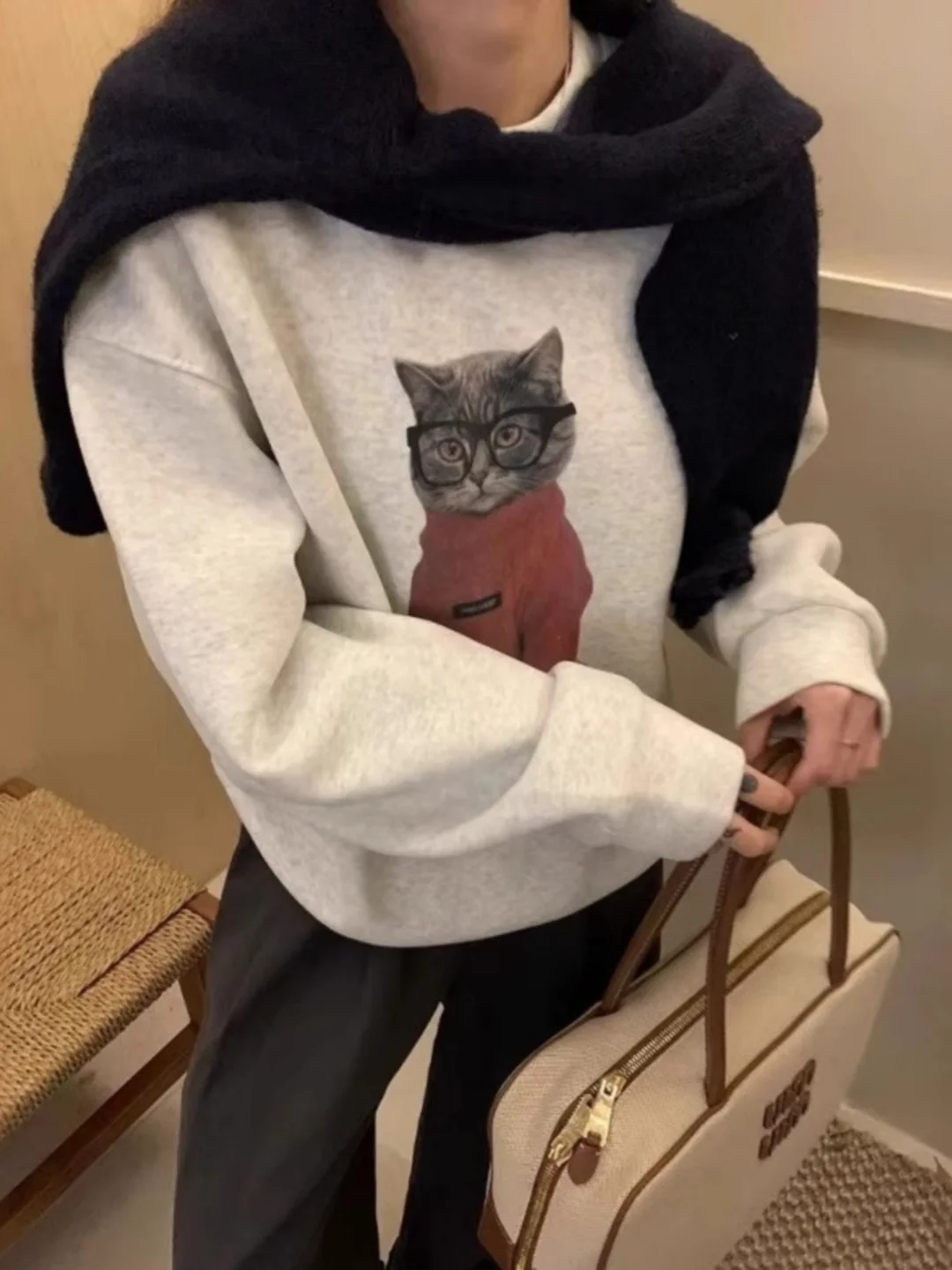 

Американский утепленный повседневный свитшот, осенняя новинка, свободный крой, с мультяшным принтом, из полиэфирного волокна, с длинными рукавами, круглый вырез.