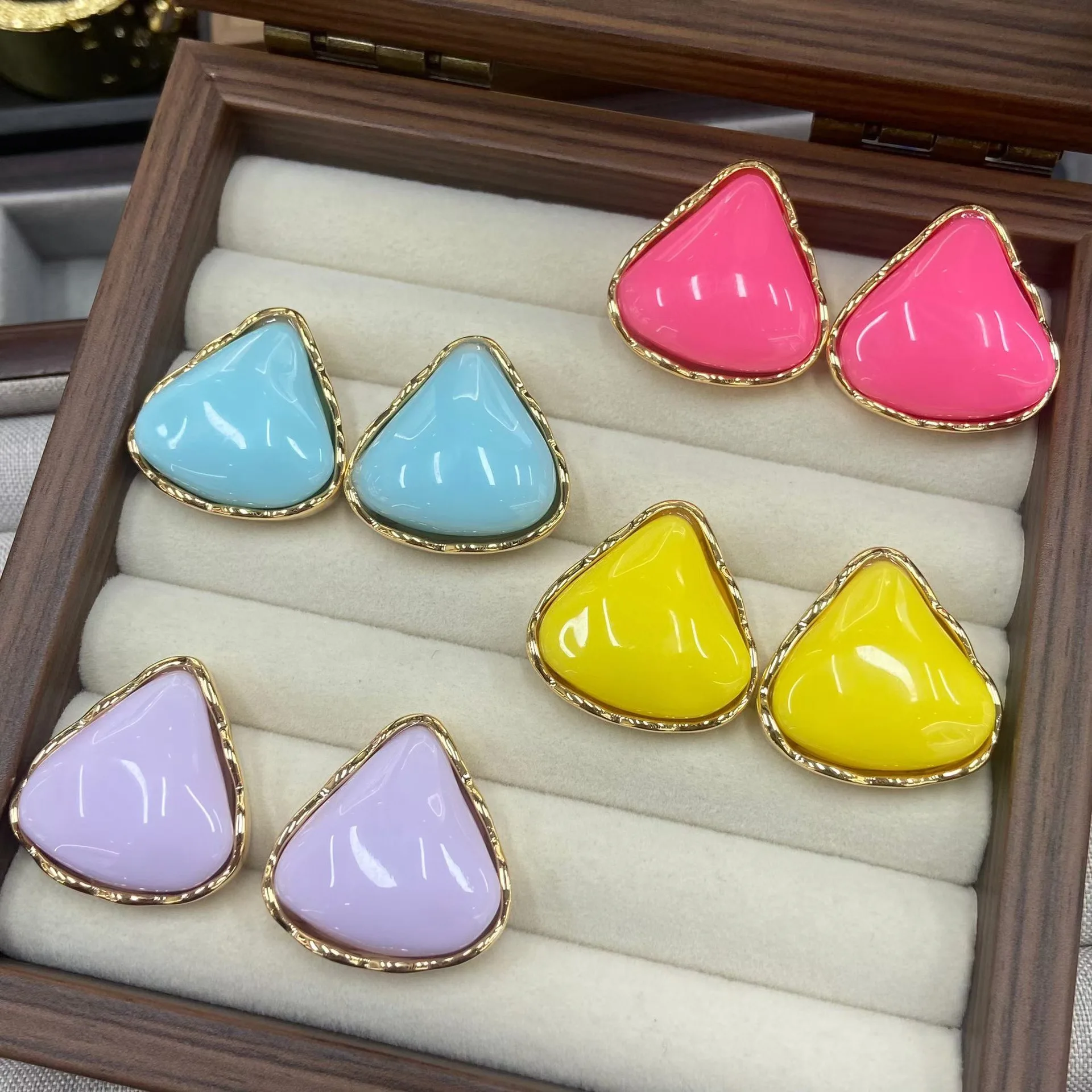 Gentle Niche Fresh Colorful Yellow Purple Triangle Stud Earrings Elegant Geometric Design Women Fashion Jewelry
