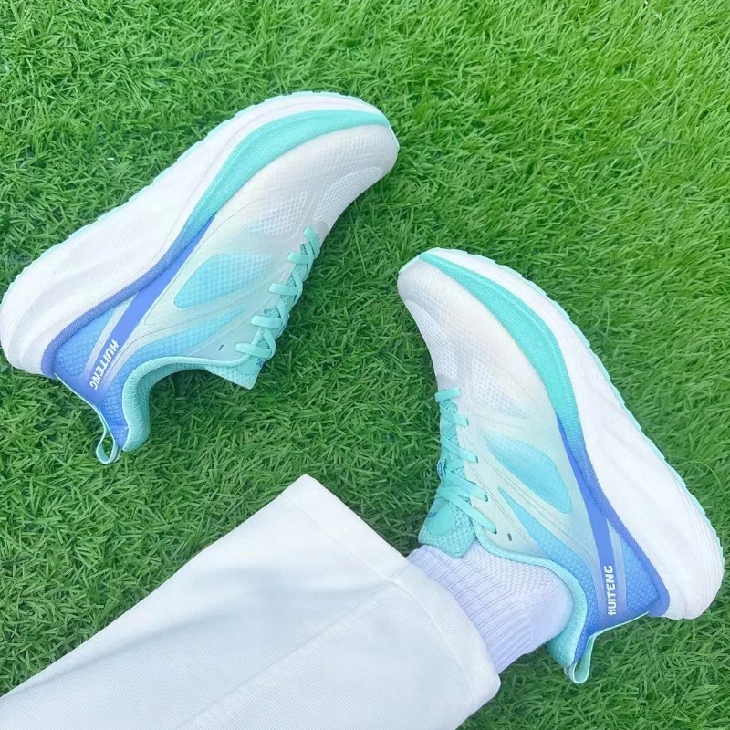 

Commuter Running Shoes Refreshing Eye-catching Mesh Design Breathable Light and Soft Elastic The Same for Men and Women