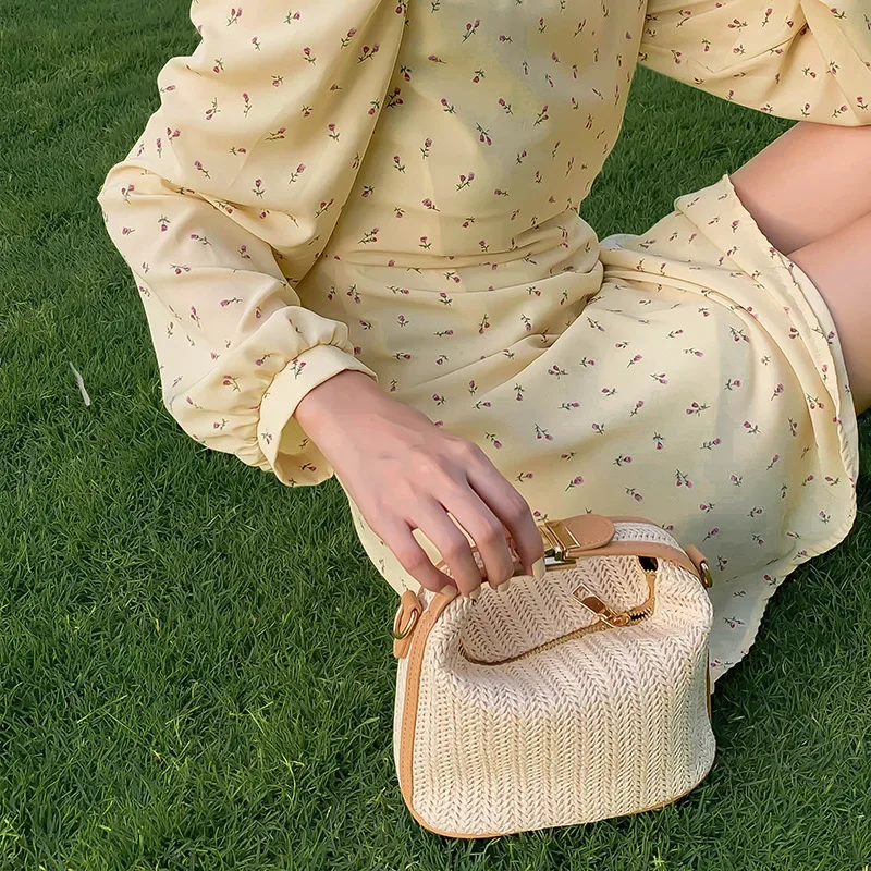 Straw Crossbody Bag For Women 2023 New Fashion Small Knitting Tote Bag Bohemian Summer Purse Handbag Travel Bucket Beach Bags
