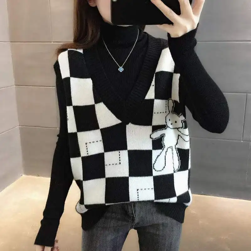 Women's knitted vest 2023 spring and autumn design niche horse clip vest V -neck casual female sweater vest clothing tops