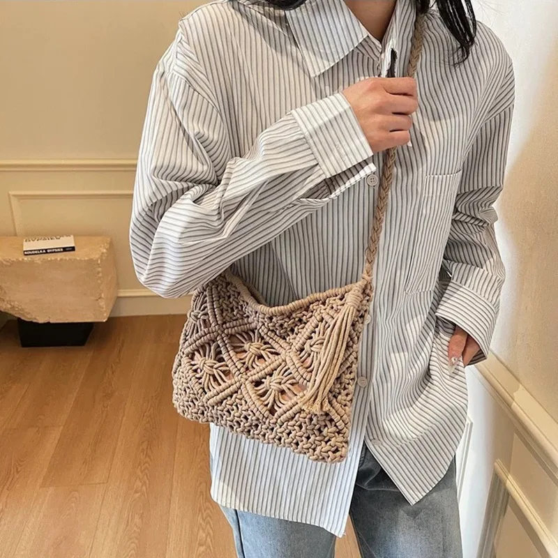 Wholesale Retro Tassel Straw Woven Bag Casual Simple Multi Carry Shoulder Hand Hand Wrist Bag Summer Beach Ladies Daily Bag