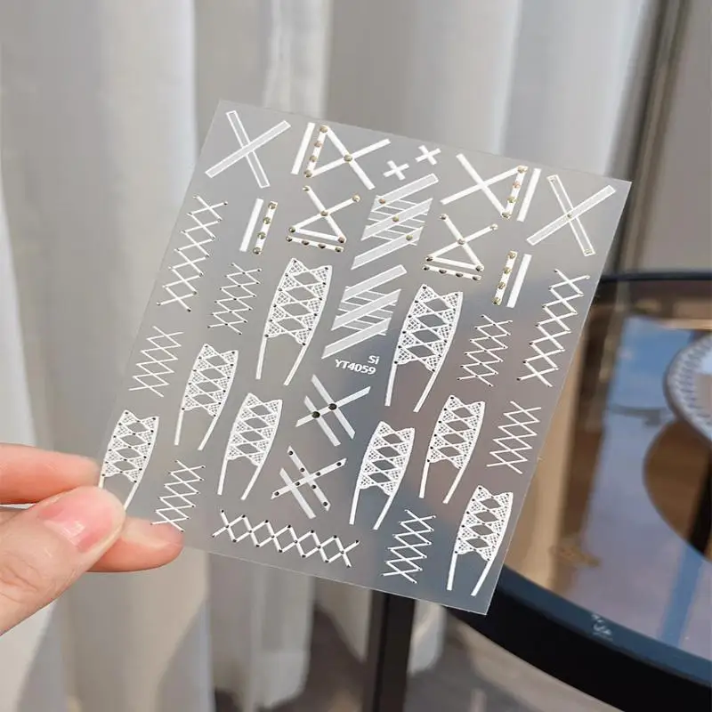 デカール マニキュア ホットガール ユニーク チャーム 5D シンプル ブラック ホワイト シャイニー ゴールド リベット X バンド タイ 粘着 ネイルアート ステッカー