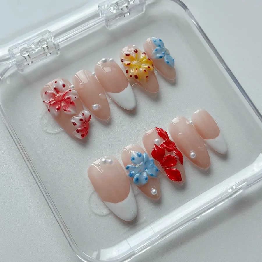 الصحافة الفاخرة على الأظافر متوسطة اللوز اليدوية ثلاثية الأبعاد فريدة من نوعها قابلة لإعادة الاستخدام مادة ABS الأظافر وهمية الأبيض الفرنسية تلميح الأظافر كاذبة مع تصميم