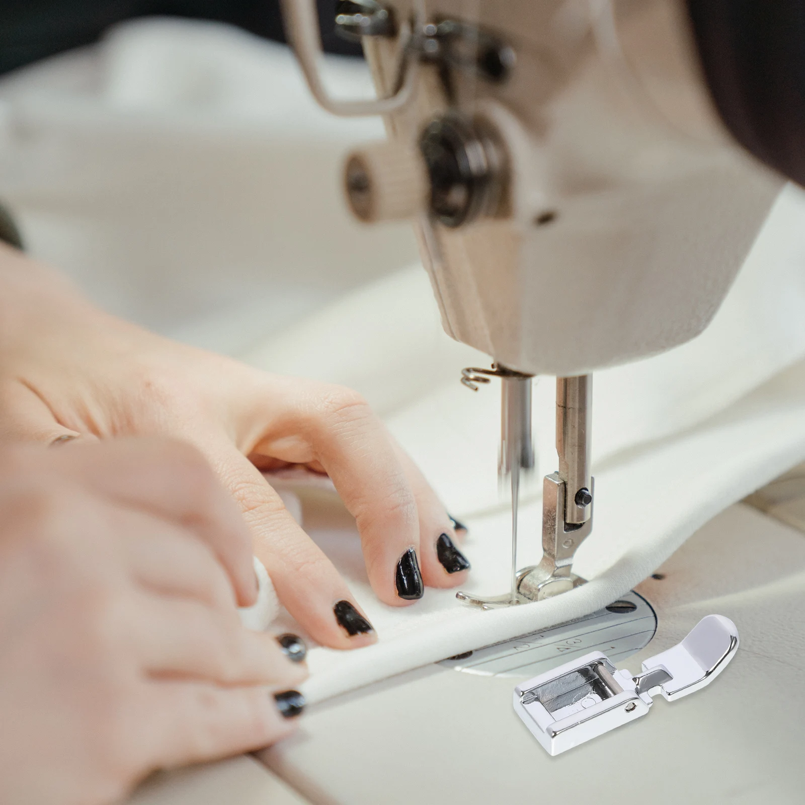 

1Pcs Durable Narrow Clip-On Zipper Presser Foot For Sewing Machine Compatible With New Home Toyota E&R