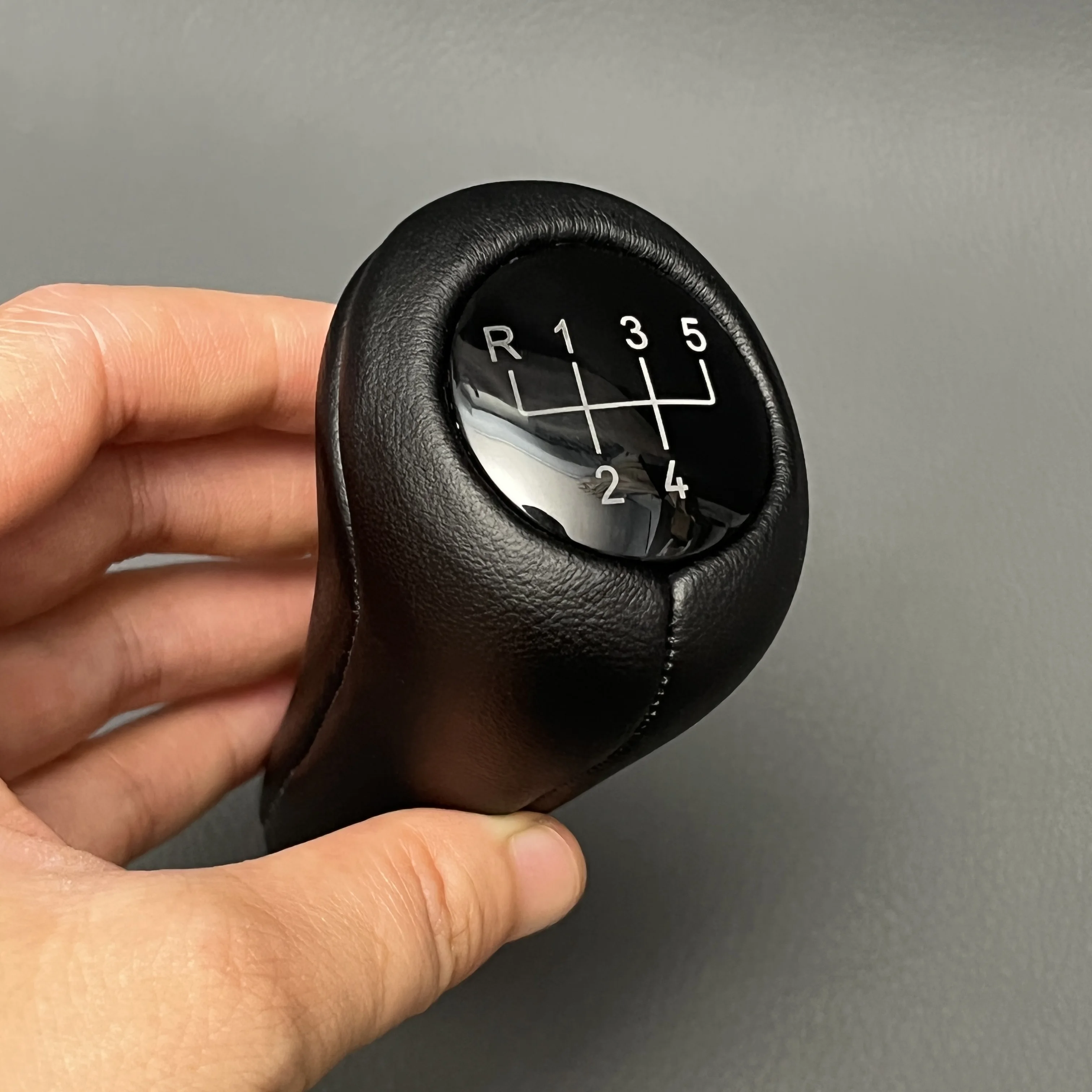 5/6-Gang-Schaltknauf für BMW 1 3 5 6 7 Serie E90 E91 E92 E93 E30 E36 E46 F30 Z4 E85 E86 X5 E53 – Detail 2