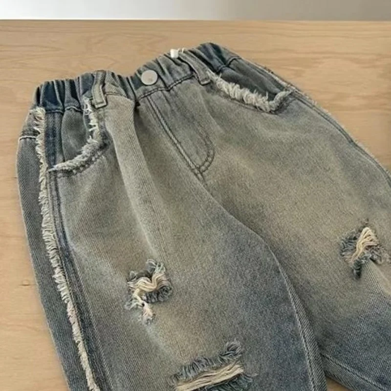 소년 복고풍 찢어진 청바지 2025 신제품, 저렴하고 고품질, 멋지고 2-8세 소년이 캐주얼 바지를 입는 데 적합