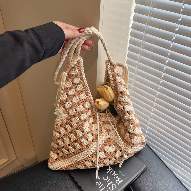 

​2025 Large Capacity Raffia Tote Bag - Adjustable Shoulder Beach Purse, Hand Woven Vegan Commuter Boho Vacation Chic for Women​