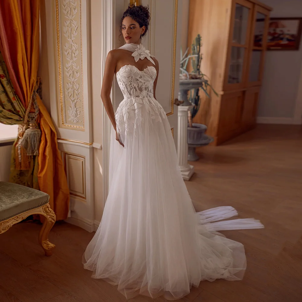 Graceful Tulle Sleeveless Wedding Dress for Women Customized Corset Lace Appliques Sexy Strapless Bridal Gowns with Sweep Train