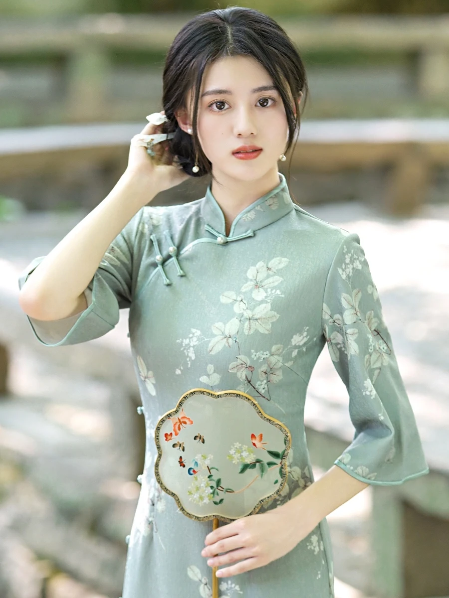 

Young National Fashion Elegant Fanzhen Cardigan Floral Composite Velvet Cheongsam Autumn New Improved Dress