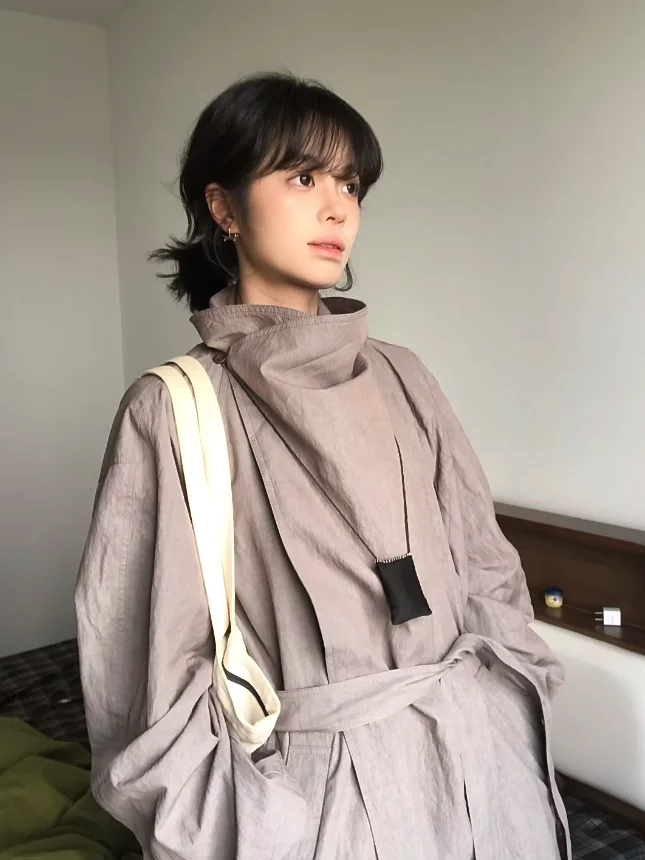 2025 ฤดูใบไม้ผลิ/ฤดูร้อนใหม่ผู้หญิง Windbreaker Coat หลวมคอ Commuter ยาว Windbreaker