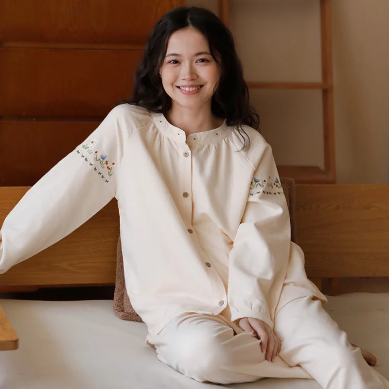 

Autumn and winter pure cotton velvet pajamas with fresh and sweet embroidery round neck long sleeved set for outdoor home wear