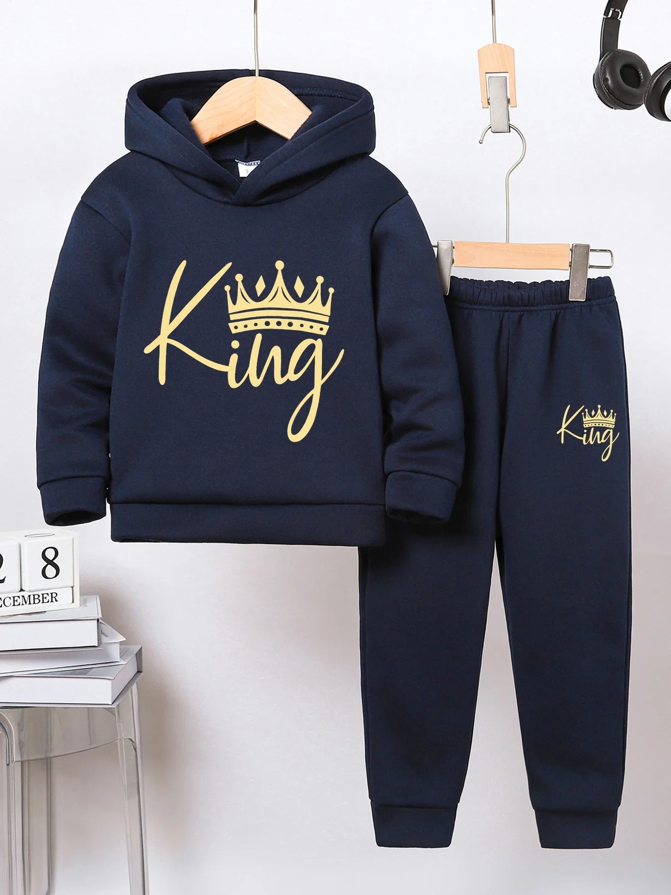 New Thick Two-Piece Set for Boys Featuring a Crown Pattern Including a Long-Sleeve Hoodie And Pants Perfect for Winter