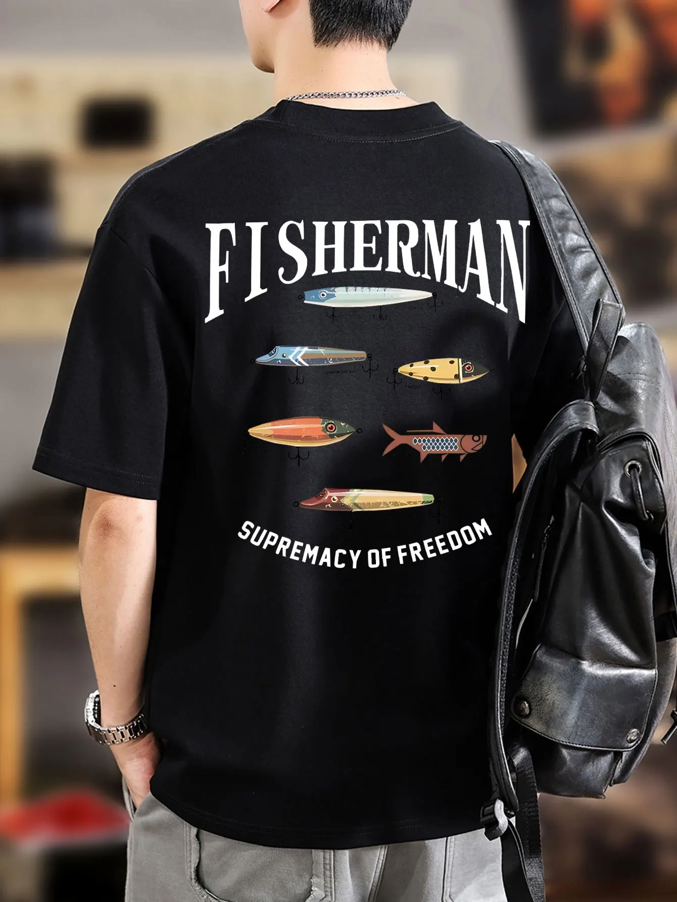 تي شيرت جديد لعام 2025 بنمط صيد السمك باللون الأسود مع طباعة "صياد السمك". إنها زي كاجوال ذو ملمس ناعم #2
