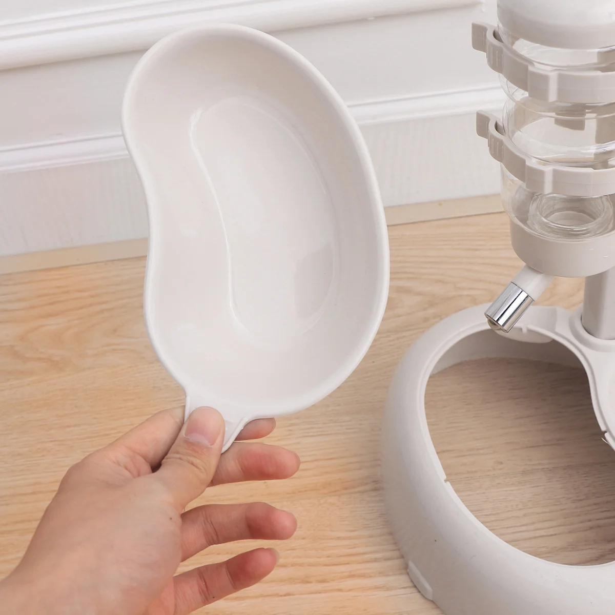 

Dog Cat Water Fountain Pet Drinking Dispenser Easy Wash Health Automatic Drip No Moisture Mouth Hair White Pet Drinking Fountain