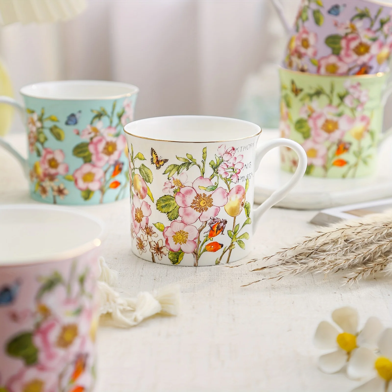 Königliche Blumenmuster-Teetasse aus Bone China, Premium-Knochenporzellan, Goldverzierter Rand, Handbemalte Eleganz, Exquisites Brautparty-Geschenk & Teeservice