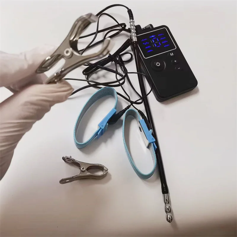 8 طرق صدمة كهربائية مجرى البول السبر إدراج المعادن الذكور التوصيل موسع الحصان العين قضيب خواتم الديك الحلمات كليب لعبة الجنس الرجال