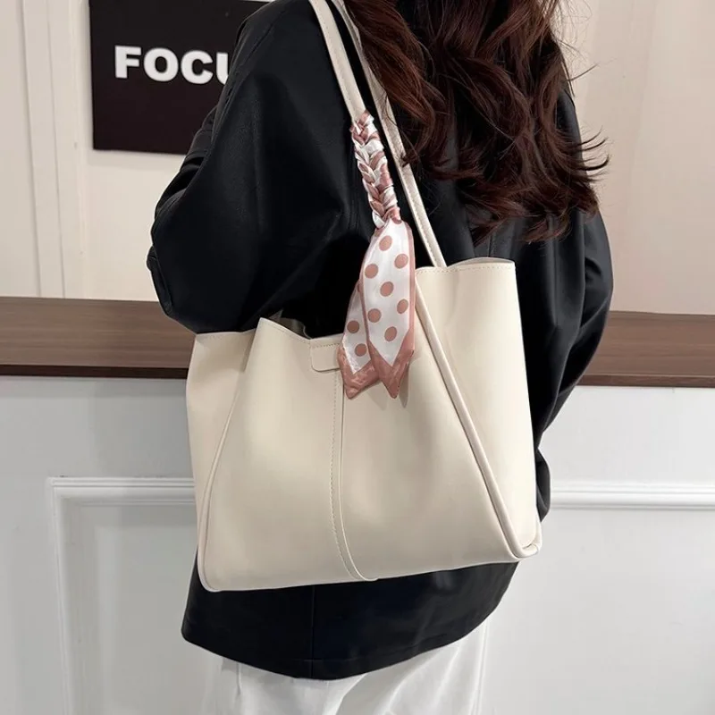 CEEKAY Damen-Tragetasche, cremeweiß, weiches PU-Leder, große Schulterhandtasche mit Schal-Detail und Beutel-Set, für den täglichen Pendelverkehr, lässig – Detail 11