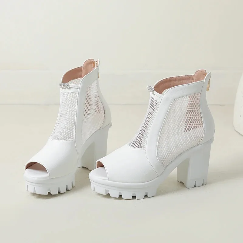 

Женские сапоги до колена, с круглым носком, на молнии