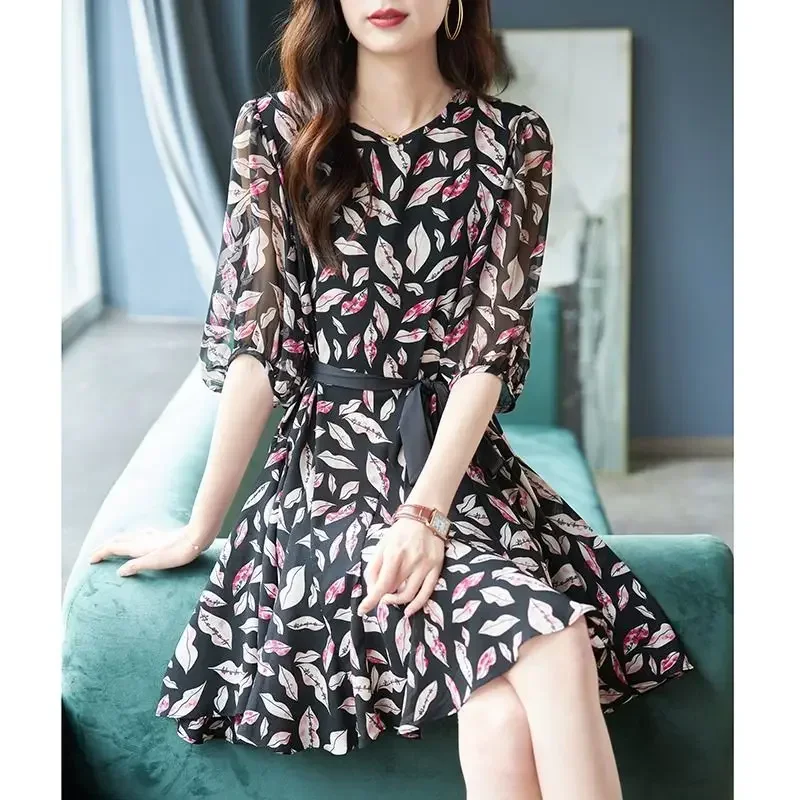 

Fashion O-Neck Printed Folds Bandage Floral Dress Women Clothing New Loose Office Lady Lantern Sleeve Vintage Dress CY406