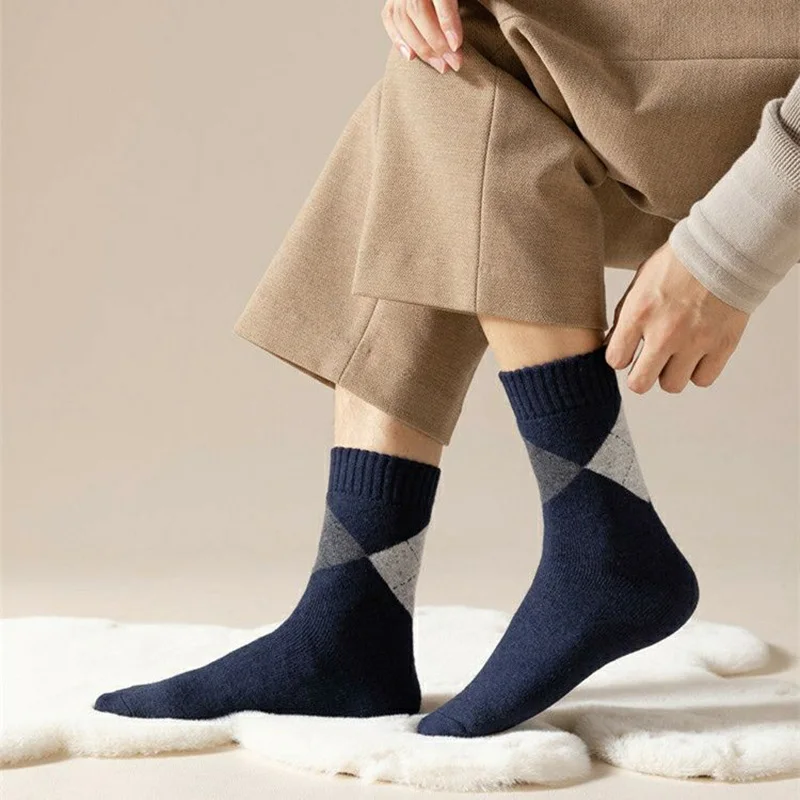Calzini invernali in lana Merino da uomo spessi e caldi calzini in spugna moda scozzese con diamanti calzini Casual retrò Harajuku di alta qualità