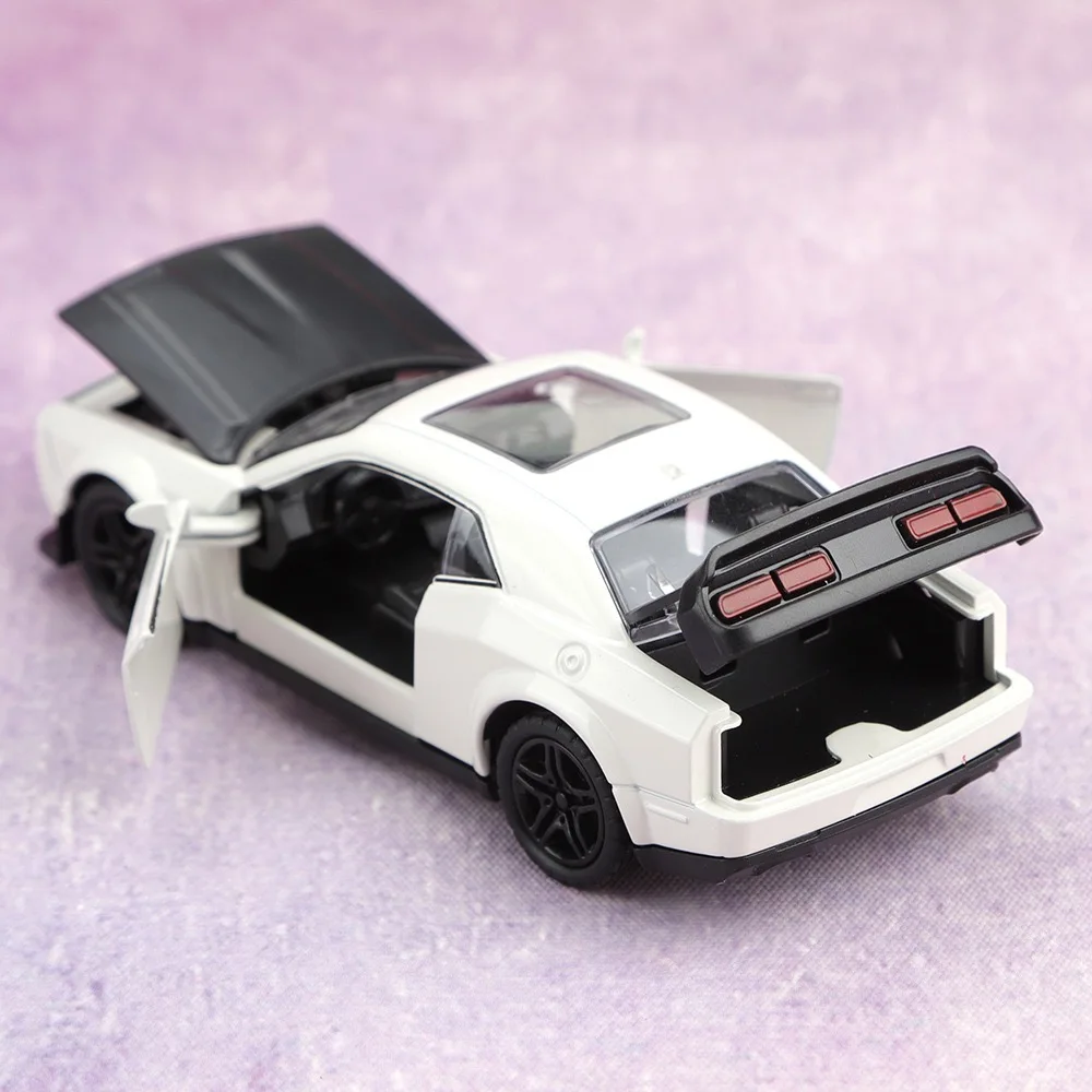 1 Stück Dreitüriges Klassisches Automodell aus Metall mit Rückziehfunktion, Kinderspielzeug, Langlebig und Robust, Desktop-Auto-Dekoration, Sammlerstück – Detail 1