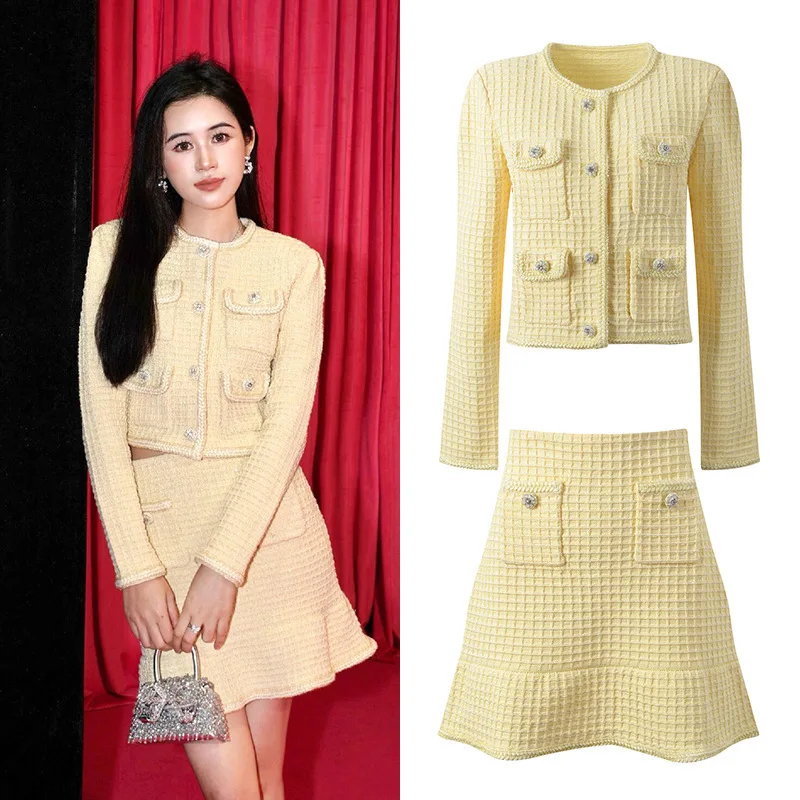 

Luxury Single Breasted Knitting Dress Yellow 2 Piece Skirt Sets Women Autumn Crystal Sweater Cardigan Fishtail Short Skirt Suits