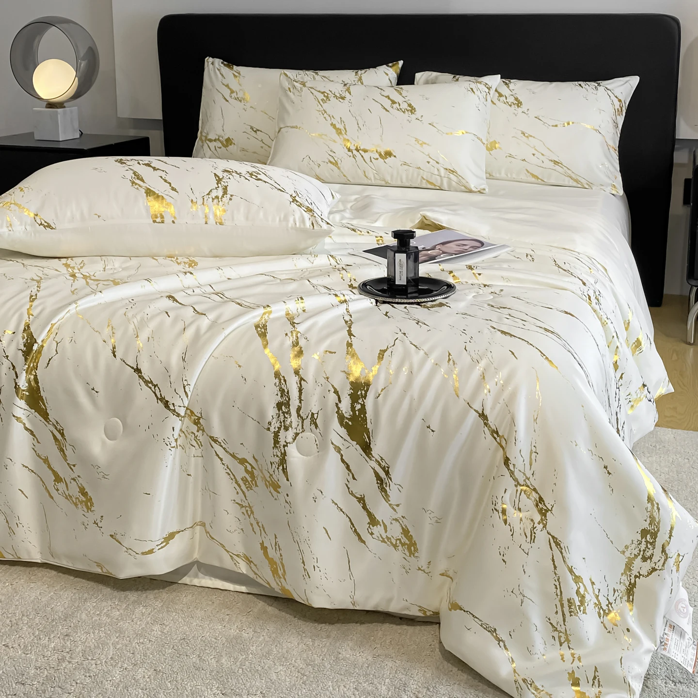 

Летний новый комплект постельного белья из четырех предметов: гладкая простыня, пододеяльник, наволочки из искусственного шелка (полиэстер) для комфортного сна