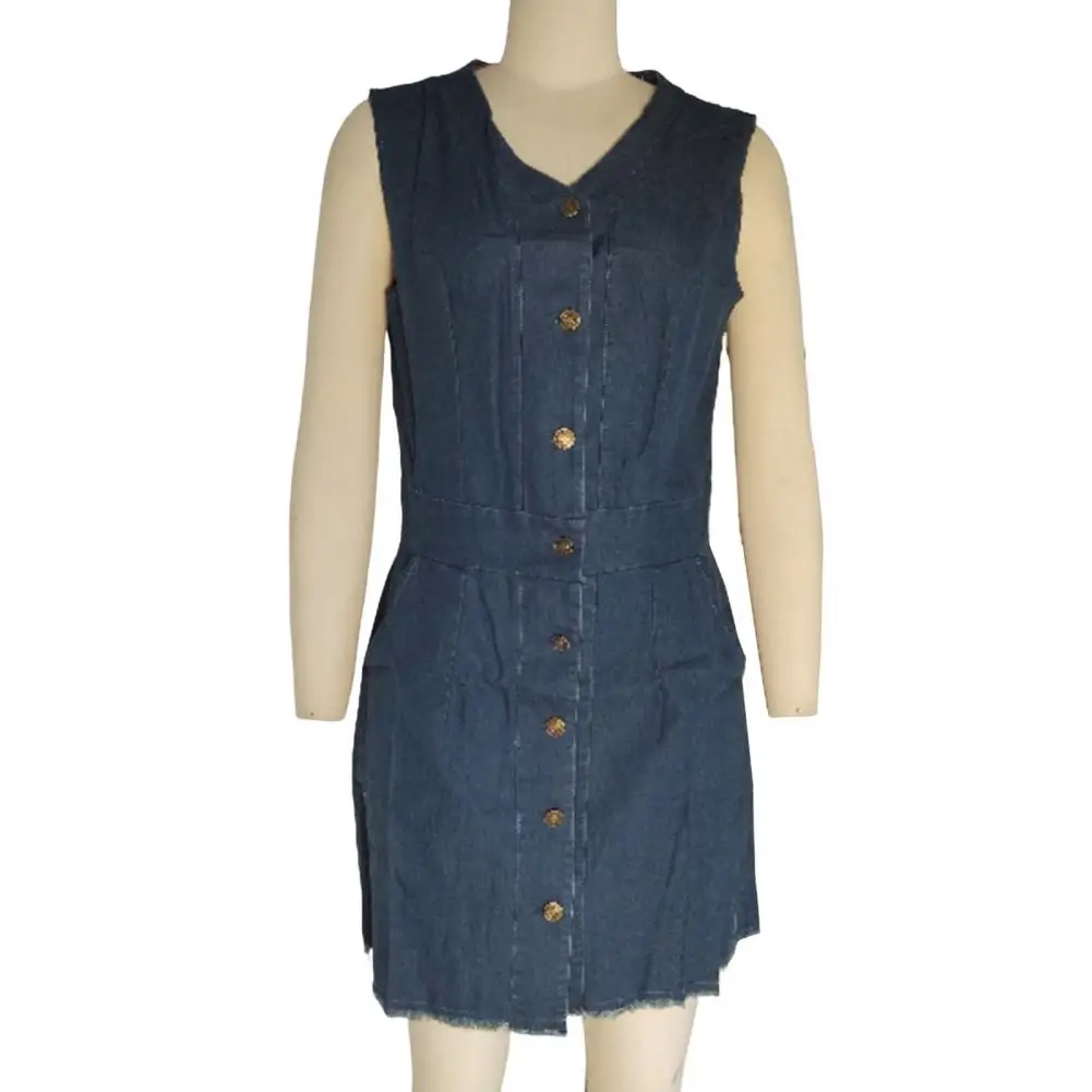 فستان نسائي من قماش الدنيم بدون أكمام فستان غير رسمي برقبة على شكل حرف v وأزرار سفلية فستان جينز صيفي مع جيوب فستان نسائي