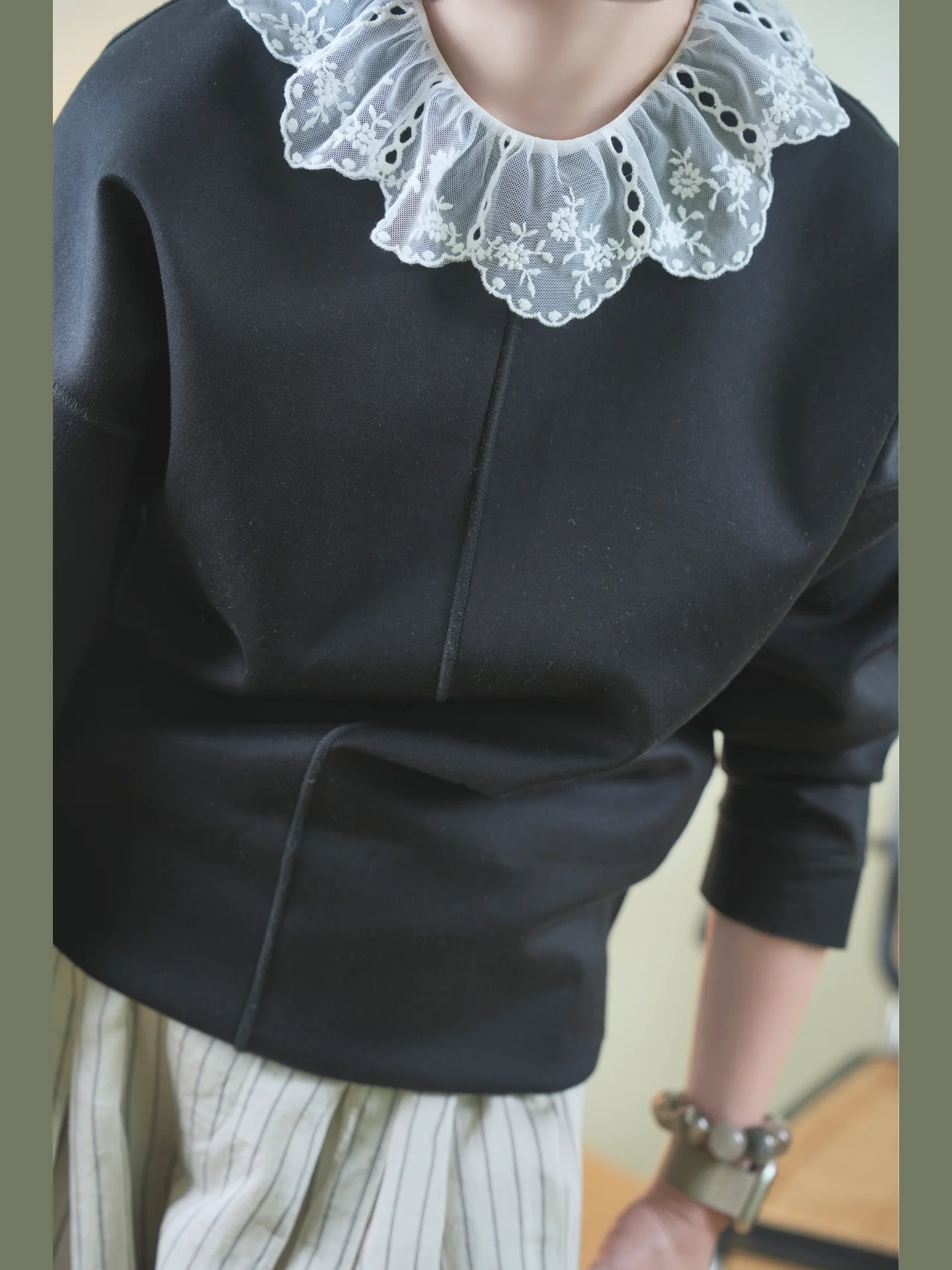 ホワイトレース装飾フェイクカラーヴィンテージsleインナーウェア痩身効果ファッションアクセサリーカジュアルピュアカラー秋2025