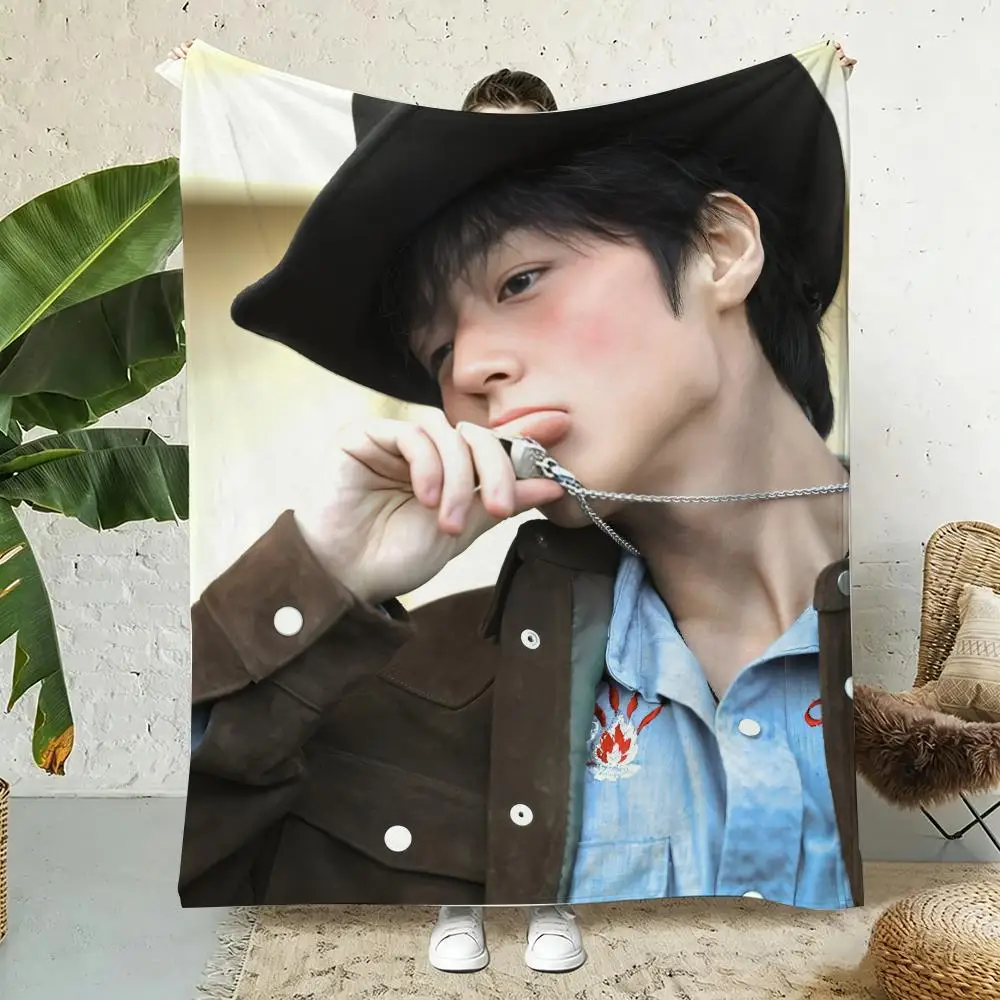P-Park Ji-Hoon Throw Soft Flannel Throw Blanket, Lightweight Breathable Summer Nap Blanket For Sofa Home Travel Cozy Decor