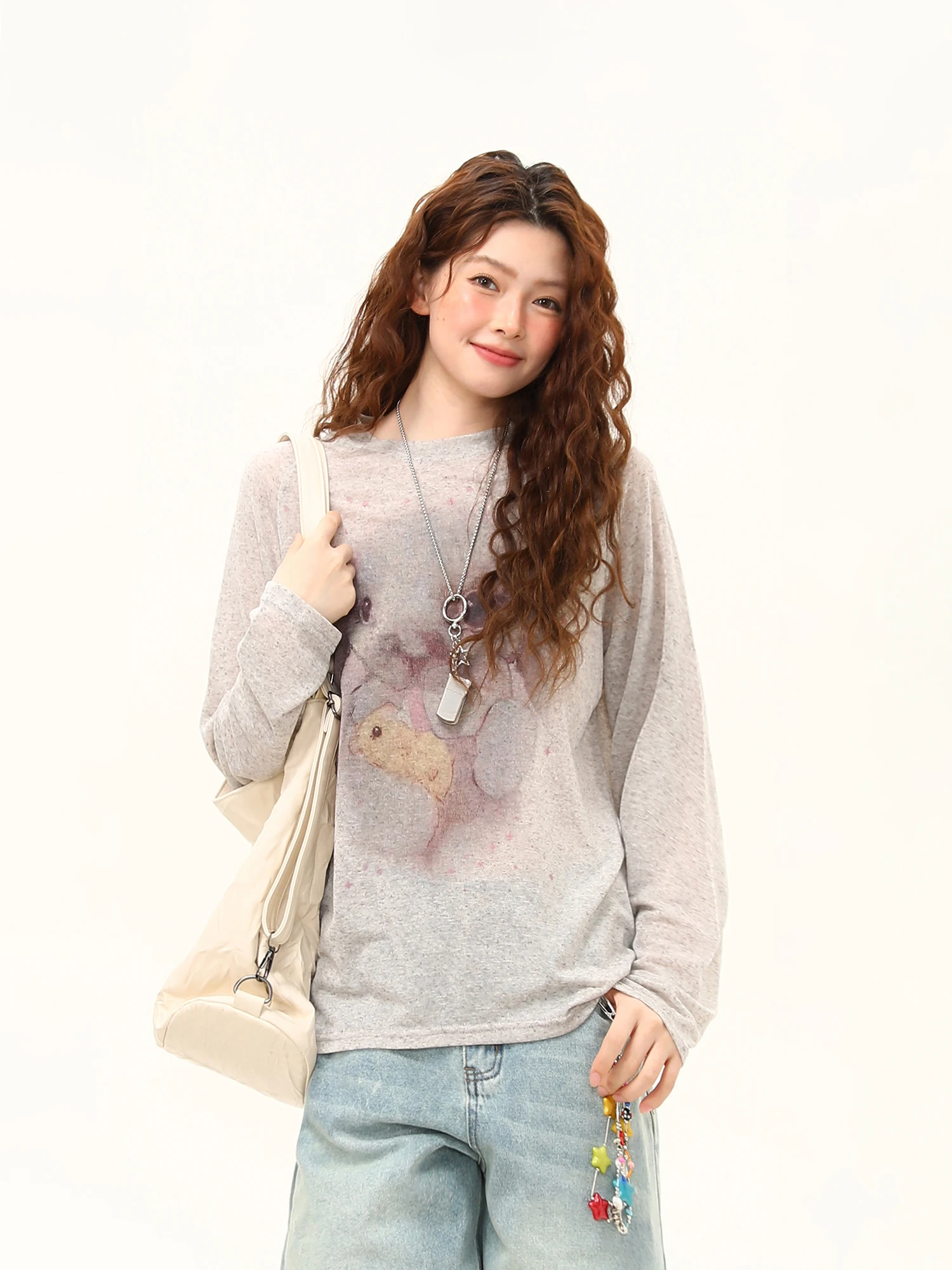 

Женская летняя легкая дышащая футболка Wild Azizi с длинным рукавом, ретро-принт с мультяшными персонажами, свободный крой, повседневный стиль, смесь полиэстера